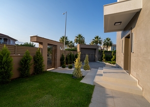 Zum Verkauf выставленны индевидуальные Villa Schnitt 4+1 in der Gegend von Kemer - Antalya 