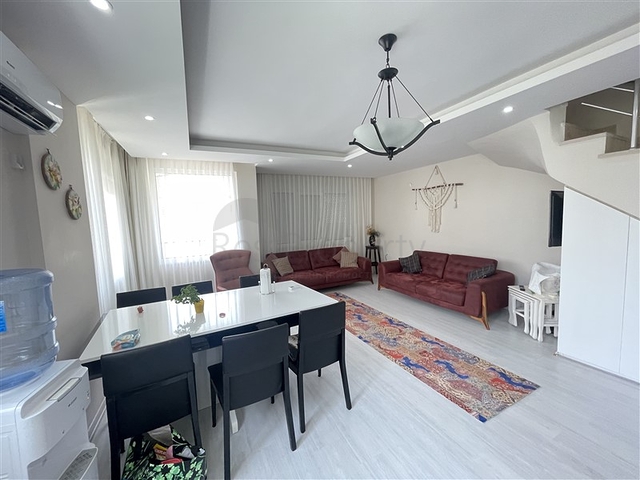 Geräumiges Penthouse in Djikcilli mit Meerblick