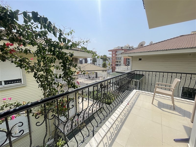 Geräumiges Penthouse in Djikcilli mit Meerblick