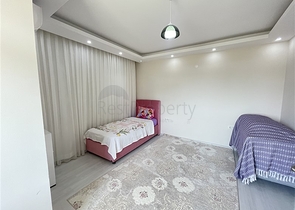 Geräumiges Penthouse in Djikcilli mit Meerblick