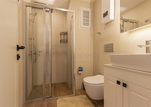 Moderne Wohnung in einer gehobenen Gegend von Oba