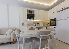 Moderne Wohnung in einer gehobenen Gegend von Oba