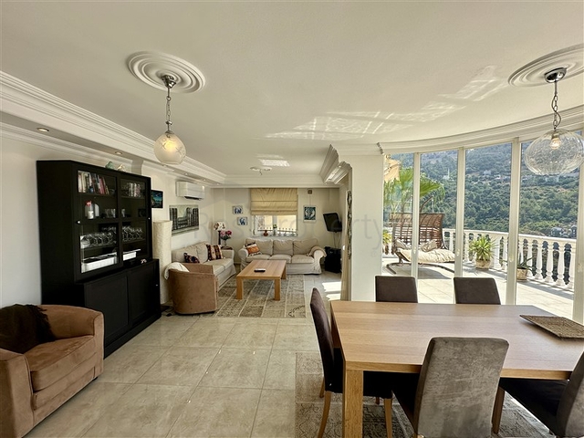 Geräumige Villa mit Panoramablick auf das Meer in Alanya