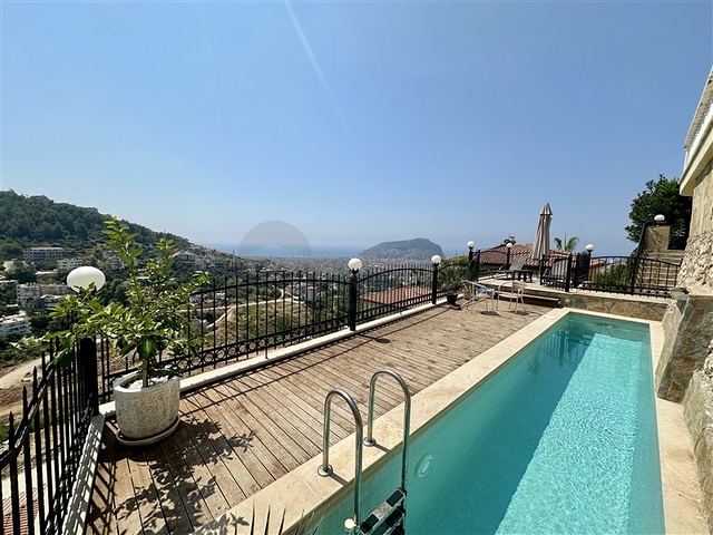 Geräumige Villa mit Panoramablick auf das Meer in Alanya