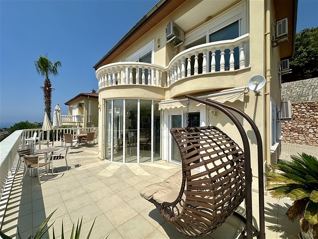 Geräumige Villa mit Panoramablick auf das Meer in Alanya