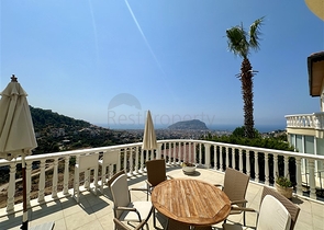 Geräumige Villa mit Panoramablick auf das Meer in Alanya