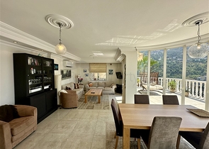 Geräumige Villa mit Panoramablick auf das Meer in Alanya