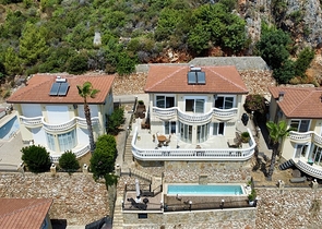 Geräumige Villa mit Panoramablick auf das Meer in Alanya