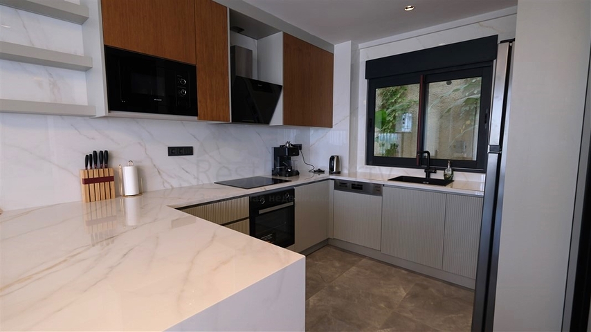 Moderne Villa mit Panoramablick auf das Meer in Kargicak