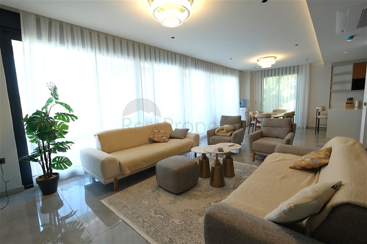 Moderne Villa mit Panoramablick auf das Meer in Kargicak