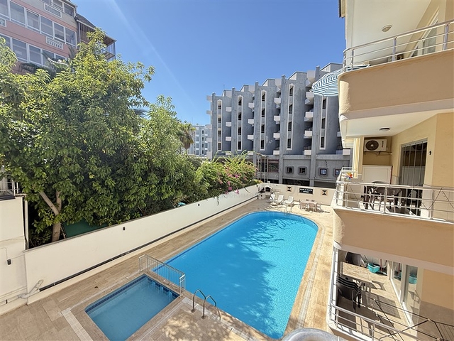 Geräumige 1+1-Wohnung, nur 100 Meter vom Meer entfernt, in beide Richtungen