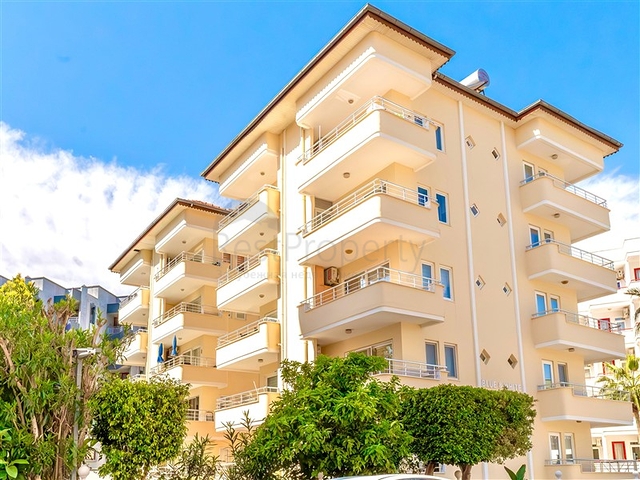 Geräumige 1+1-Wohnung, nur 100 Meter vom Meer entfernt, in beide Richtungen