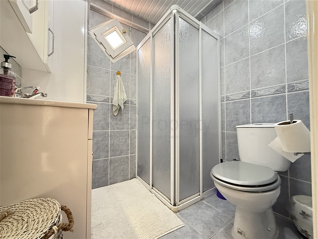 Geräumige 1+1-Wohnung, nur 100 Meter vom Meer entfernt, in beide Richtungen