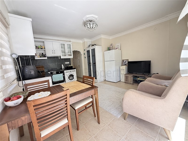 Geräumige 1+1-Wohnung, nur 100 Meter vom Meer entfernt, in beide Richtungen