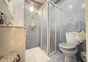 Geräumige 1+1-Wohnung, nur 100 Meter vom Meer entfernt, in beide Richtungen