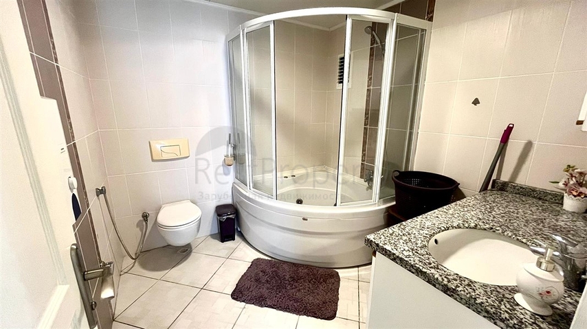 Geräumige 2+1-Wohnung mit Pool und entwickelter Infrastruktur im Zentrum von Mahmutlar