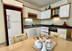 Geräumige 2+1-Wohnung mit Pool und entwickelter Infrastruktur im Zentrum von Mahmutlar