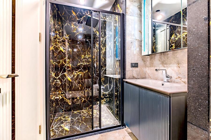 Moderne 2+1-Wohnung in einer neuen Wohnanlage am Meer im Stadtteil Türkler