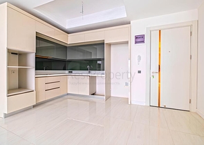 Moderne 2+1-Wohnung in einer neuen Wohnanlage am Meer im Stadtteil Türkler