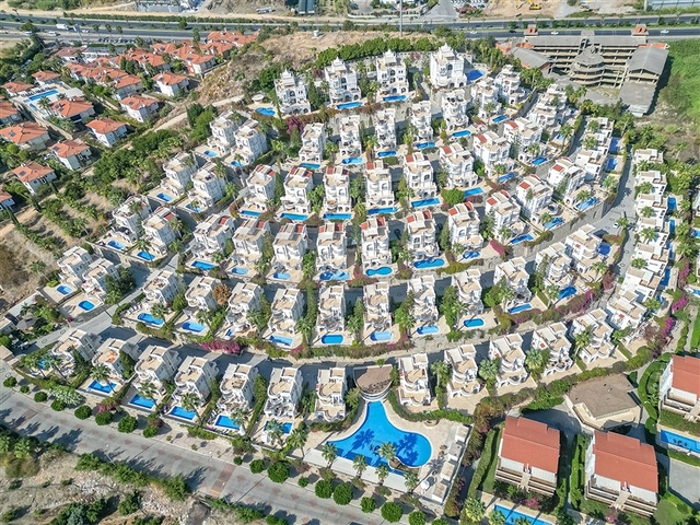 Villa mit großer Terrasse im grünen Bereich von Konakli