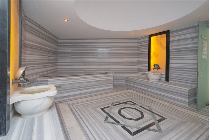 Villa mit großer Terrasse im grünen Bereich von Konakli