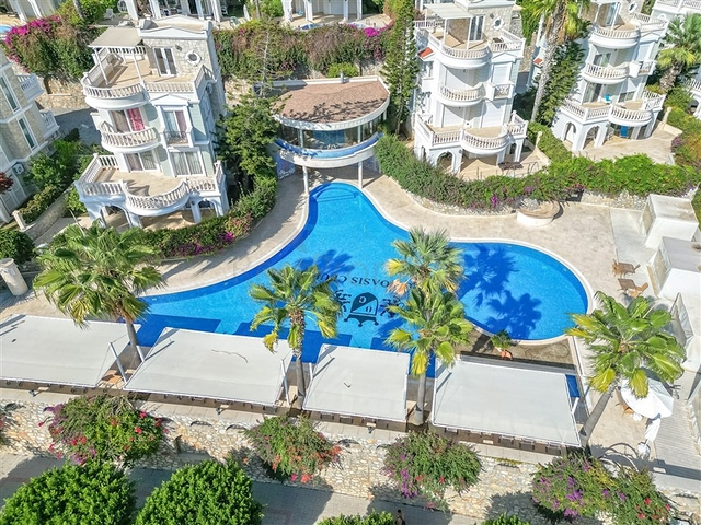 Villa mit großer Terrasse im grünen Bereich von Konakli