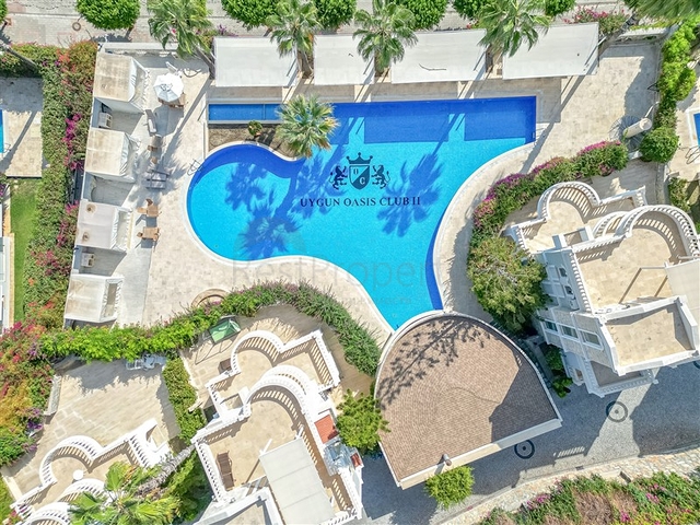 Villa mit großer Terrasse im grünen Bereich von Konakli