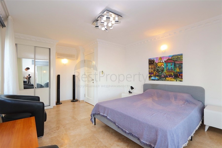 Villa mit großer Terrasse im grünen Bereich von Konakli