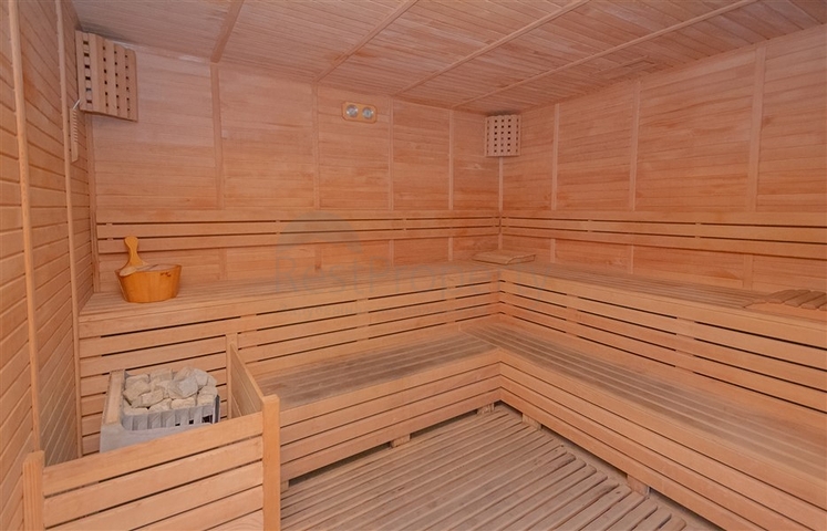 Villa mit großer Terrasse im grünen Bereich von Konakli