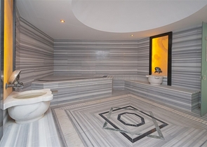 Villa mit großer Terrasse im grünen Bereich von Konakli