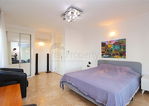 Villa mit großer Terrasse im grünen Bereich von Konakli