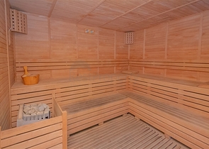 Villa mit großer Terrasse im grünen Bereich von Konakli