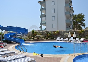 Tolle möblierte 2+1-Wohnung in einer Anlage mit umfassender Infrastruktur - Avsallar/Alanya