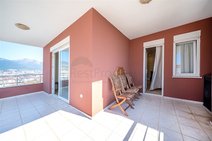 Geräumiges 4+1 Penthouse mit Terrasse im Stadtteil Tosmur