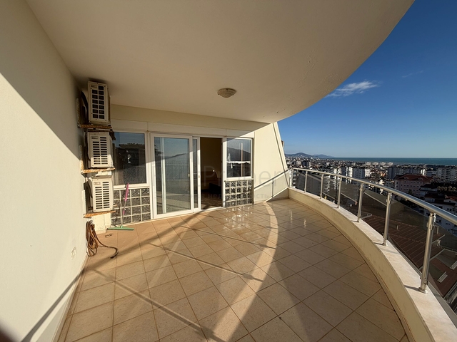 Möblierte 2+1-Wohnung mit kompletter Infrastruktur des Komplexes