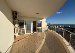 Möblierte 2+1-Wohnung mit kompletter Infrastruktur des Komplexes