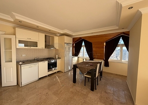 Möblierte 2+1-Wohnung mit kompletter Infrastruktur des Komplexes