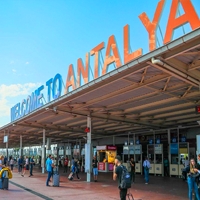 Der Flughafen Antalya vergrößert sich innerhalb eines Jahres